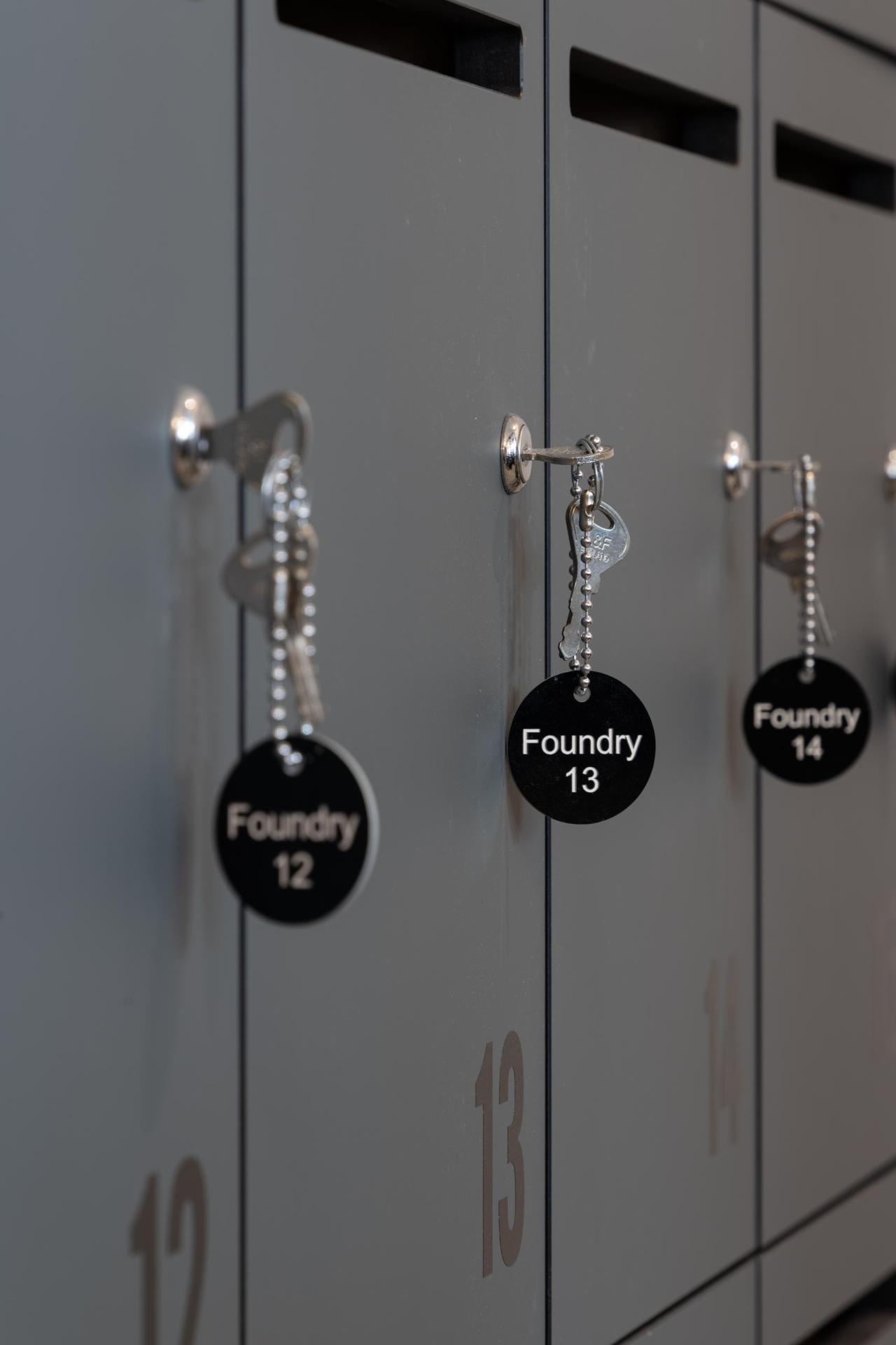 Custom keys and locker numbers for lockers made with fenix